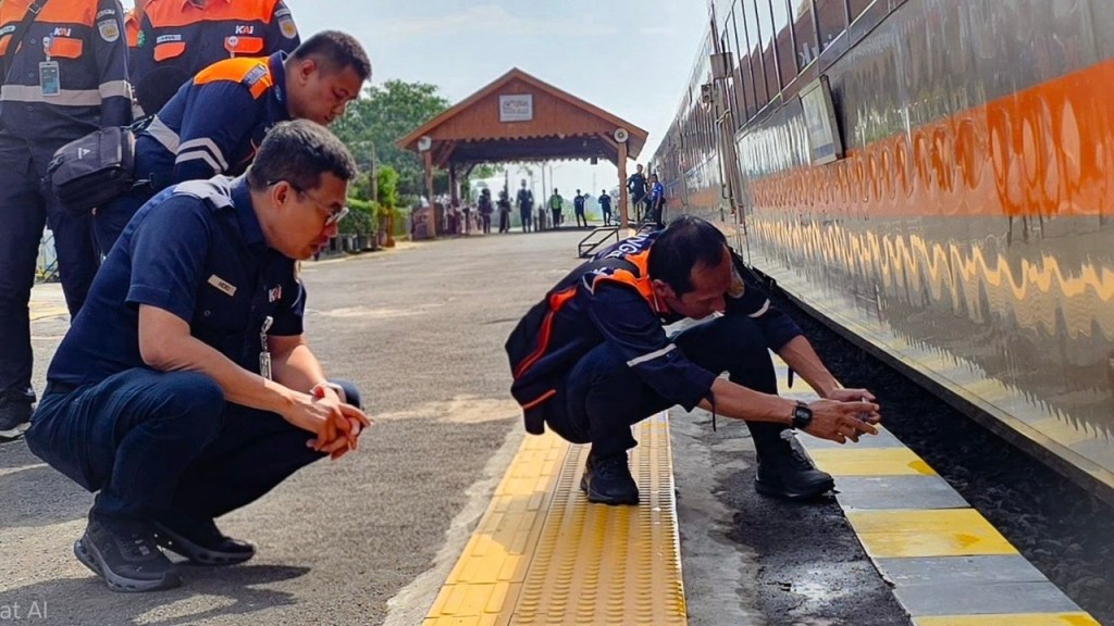 Direktur Pengelola Sarana dan Prasarana KAI Tinjau Kesiapan Nataru di Wilayah Daop&nbsp;7