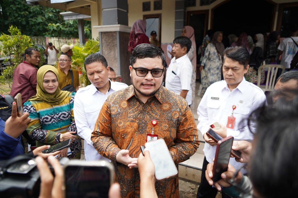 Mas Dhito Doakan Korban Bencana Sumatera, 7 Truk Bantuan Logistik Mulai&nbsp;Dikirim