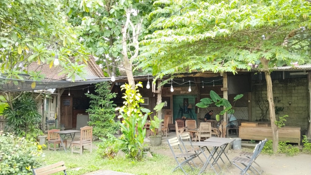 Di Tengah Tren Kafe Kekinian, Arumpala Kediri Hadir dengan Nuansa Jawa Autentik