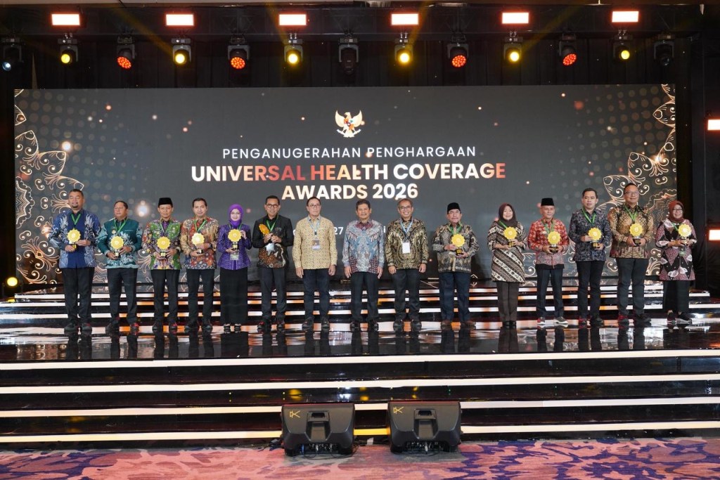 Kota Kediri Terima Penghargaan di UHC Award 2026, Kepesertaan JKN Tembus 99,21 Persen