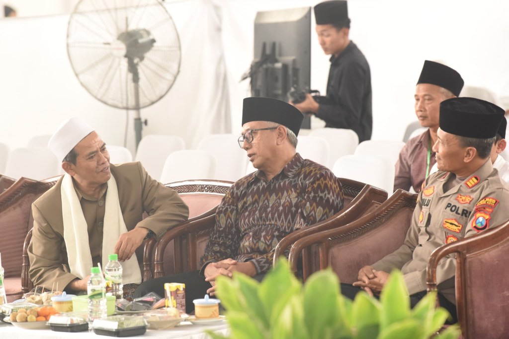 Cetak Generasi Qur’ani dari Kediri, Gus Qowim Hadiri Haflah Khatmil Qur’an PTQ Ma’unah&nbsp;Sari