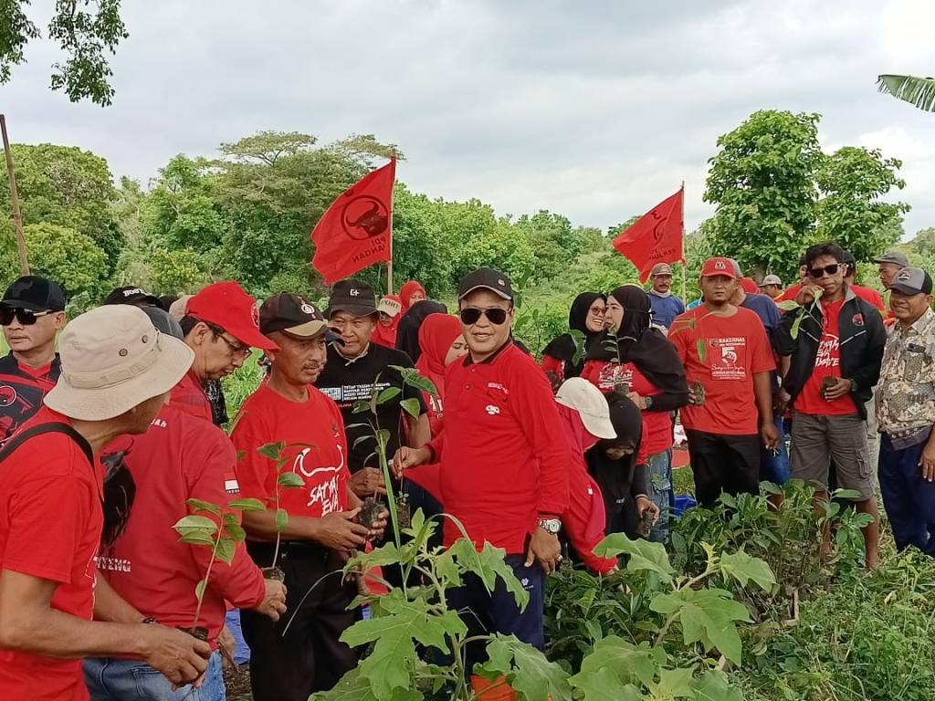 PDI Perjuangan Jember Tanam 1.053 Pohon, Lambang Terciptanya Manusia dengan&nbsp;Alam