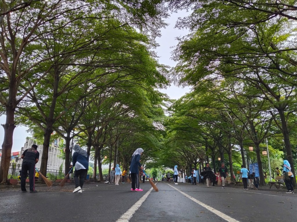 SLG Dibersihkan Massal, Pemkab Kediri Dorong Kesadaran Kelola Sampah dari&nbsp;Hulu
