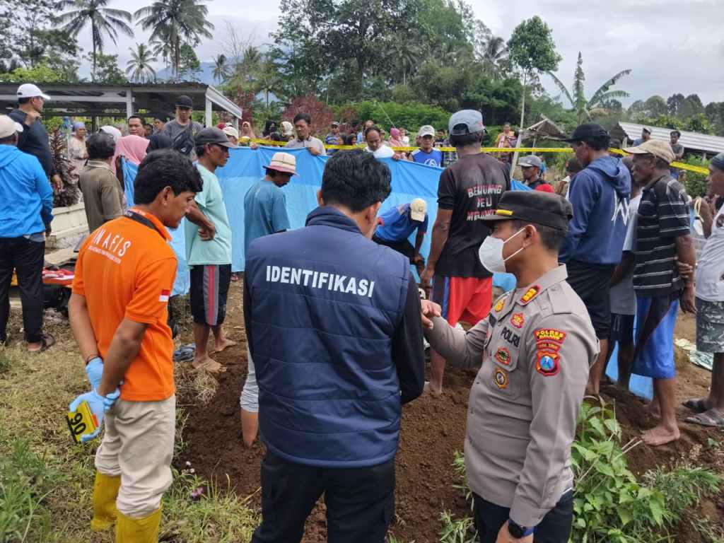 Kuburan Nenek di Malang Dibongkar Polisi, Tewas Tak Wajar Diduga Dibunuh&nbsp;Cucu