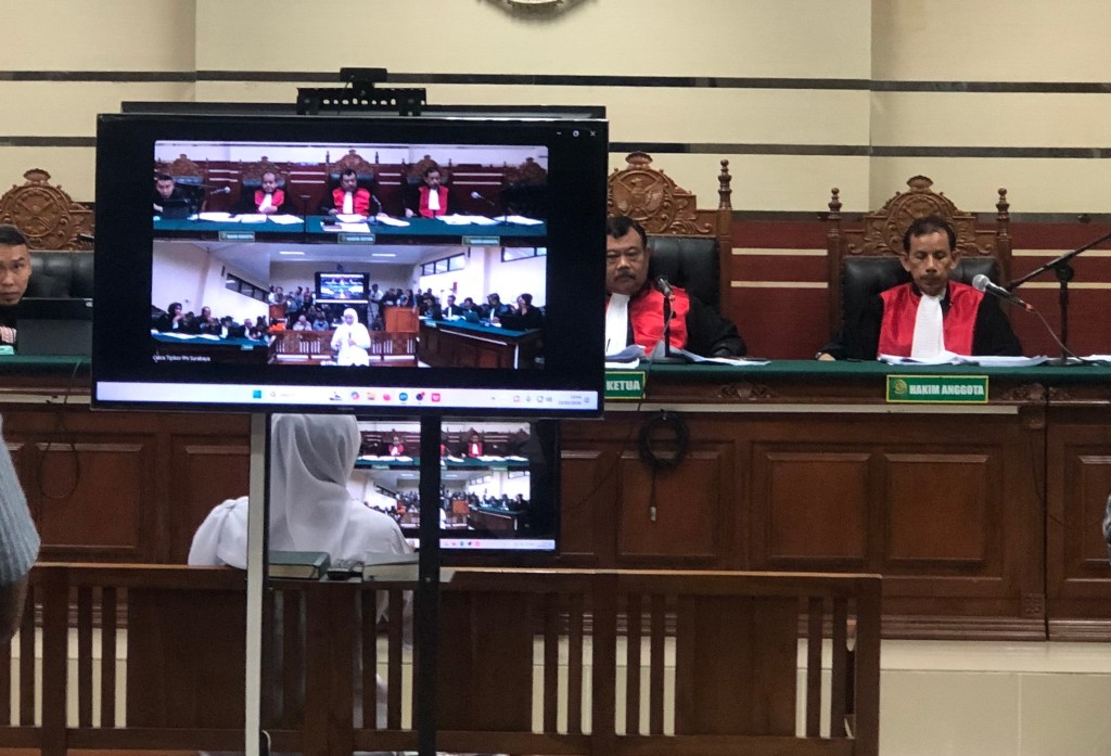 Khofifah Bantah Terima Fee Ijon dalam Sidang Korupsi Dana Hibah Pokir DPRD&nbsp;Jatim