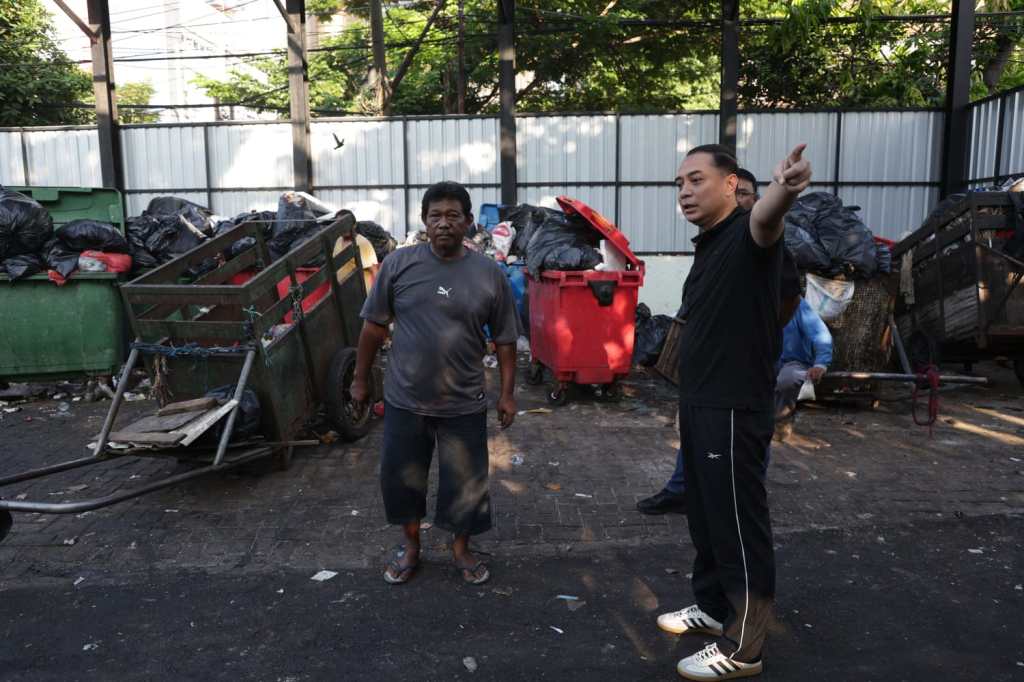 Pemkot Surabaya Rombak Jadwal Operasional Pengangkutan Sampah