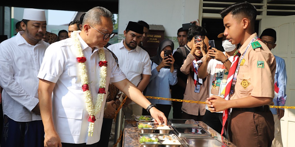 Menko Pangan Tinjau MBG di Jombang, Dorong Percepatan Distribusi ke Sekolah&nbsp;Agama