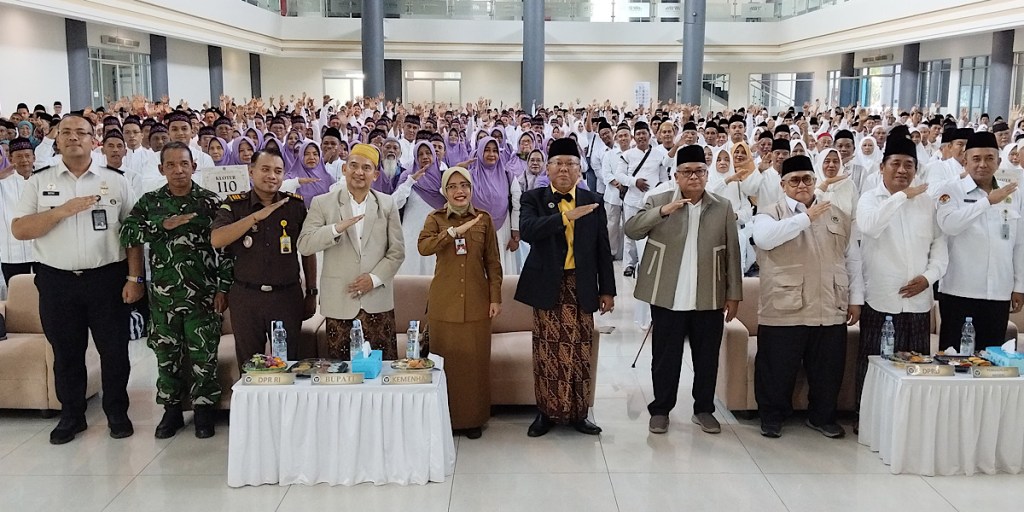 1.198 CJH Kediri Siap Berangkat, 6 Jamaah Masih Tunggu Kepastian&nbsp;Kloter