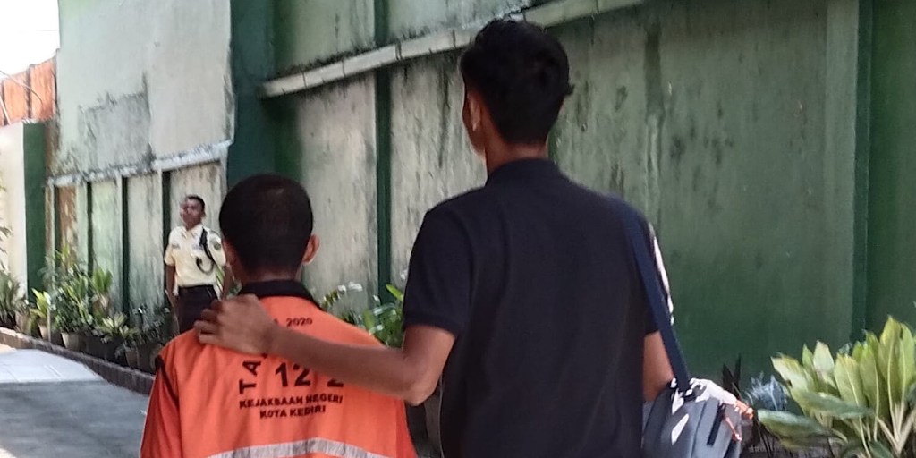 Terdakwa Anak dalam Kasus Tewasnya Balita di Kediri Divonis 4 Tahun, Ibu&nbsp;Menangis