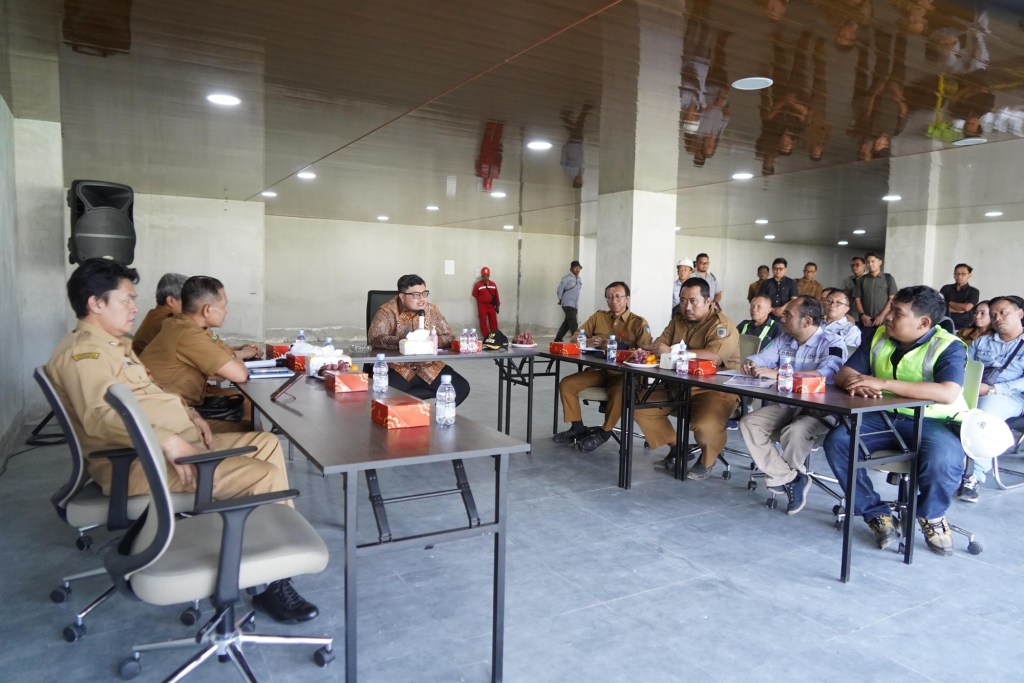 Mas Dhito Pastikan 2026 Pengerjaan Atap Stadion GDJ&nbsp;Selesai