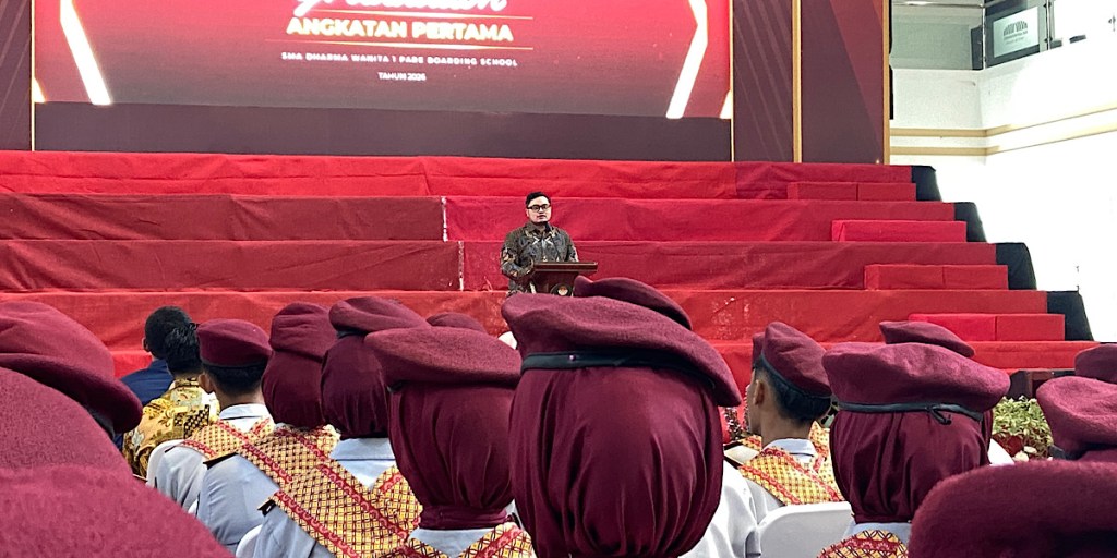 Passing Grade Terbaik se-Kediri, Mas Dhito Antarkan Siswa Boarding School Masuk Perguruan&nbsp;Tinggi