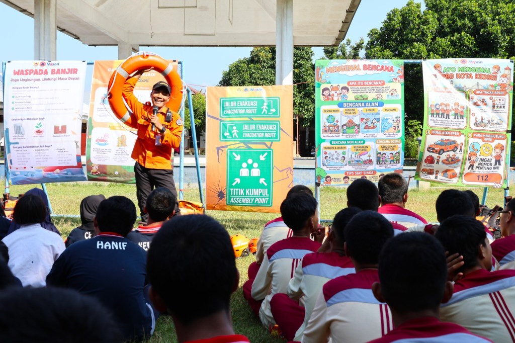 BPBD Kota Kediri Latih Murid dan Guru SLB Putra Asih Mitigasi&nbsp;Bencana