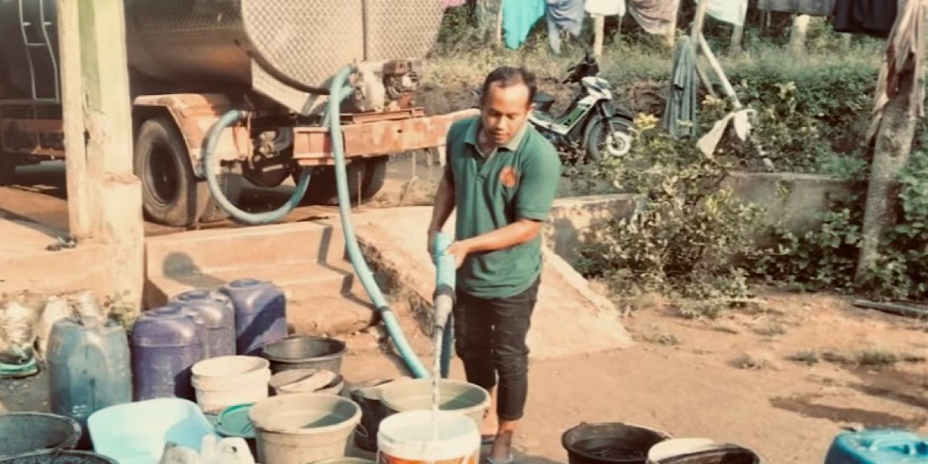BPBD Kabupaten Probolinggo Salurkan 6.000 Liter Air Bersih untuk Warga&nbsp;Tegalwatu