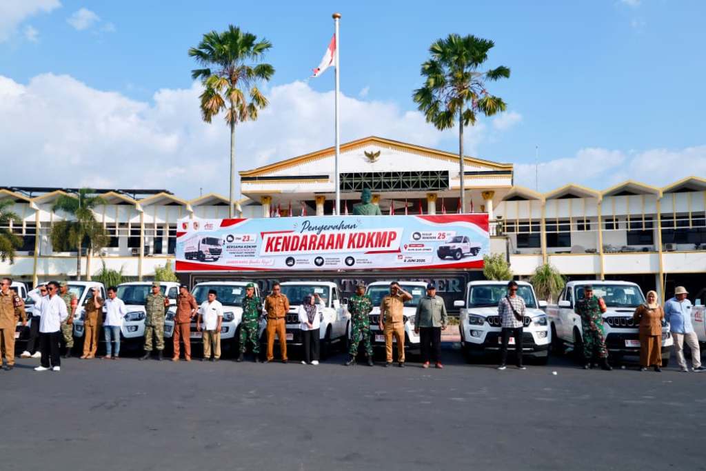 Perkuat Distribusi Hasil Produksi Masyarakat, Puluhan KDKMP di Jember Terima Truk dan&nbsp;Pikap