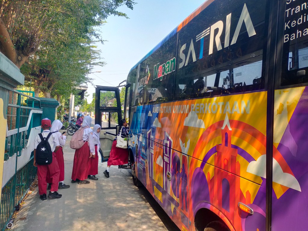 Pemkot Kediri Operasikan 5 Armada Bus Sekolah di Hari&nbsp;Pertama