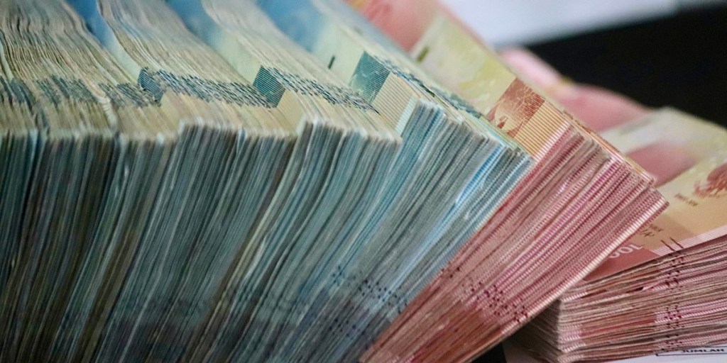 OJK Jatuhkan Denda Rp7,5 M ke PUJK, Aduan Pinjol Ilegal Masih&nbsp;Mendominasi