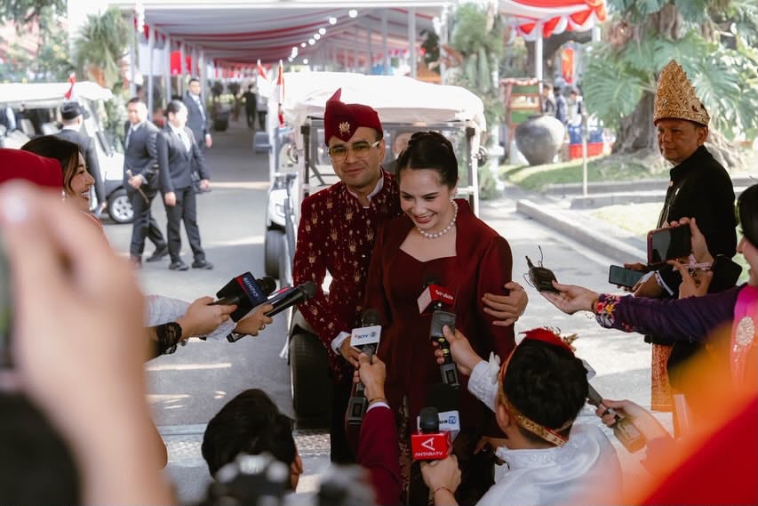 Curi Perhatian, Raffi Ahmad Kenakan Pakaian Khas Kabupaten Kediri di Upacara Kemerdekaan