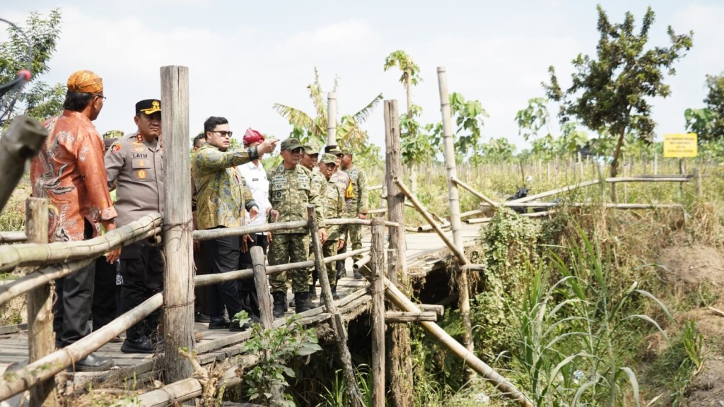 Mas Dhito Akomodir Usulan Jalan Usaha Tani di Perbatasan Ngancar dan&nbsp;Pandantoyo
