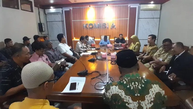 Warga Karangtowo Audiensi ke DPRD Demak Keberatan Gedung Serbaguna Dialihfungsikan Jadi Dapur&nbsp;MBG