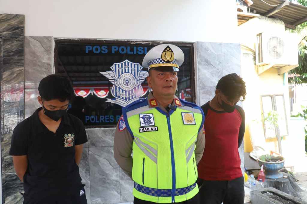 Polisi Sanksi Sopir Truk Ugal-ugalan yang Viral di Suramadu hingga Jalan Dupak&nbsp;Surabaya